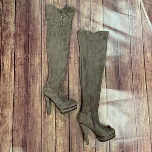 Jennifer Lopez heeled boots